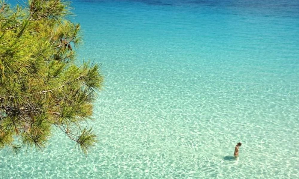 Μένουμε ασφαλείς... και στην παραλία - Το βίντεο της κυβέρνησης για τους λουόμενους